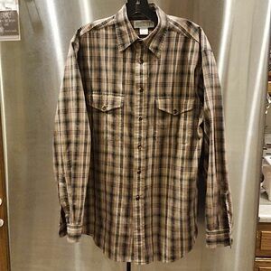 ROUNDTREE & YORKE OUTFITTERS Button Down Shirt Size M